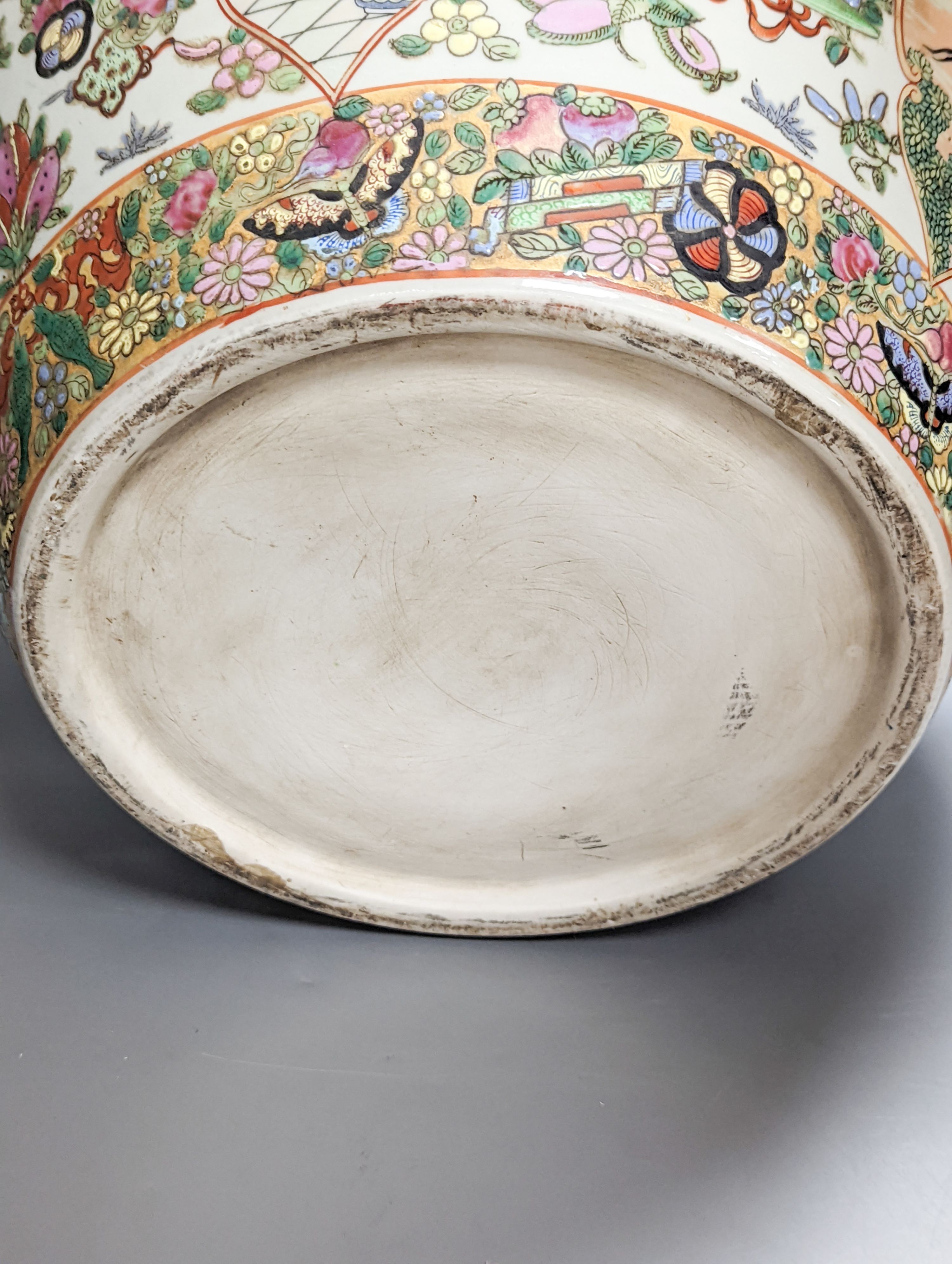 A Chinese famille rose fish bowl 32cm